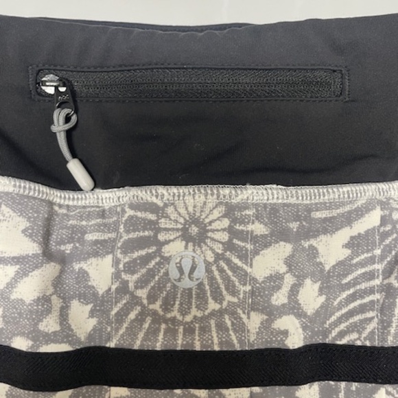 EUC LULULEMON Pace Setter Skirt Skort Beachy Floral White Fossil Black - Picture 7 of 10